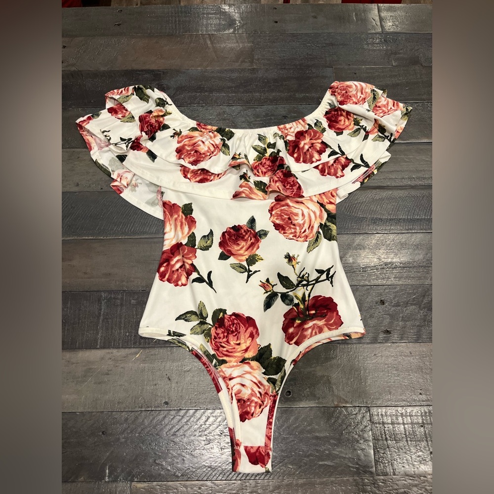 Polly & Esther Floral Print Top new without tags!!! Never ended up wearing it.